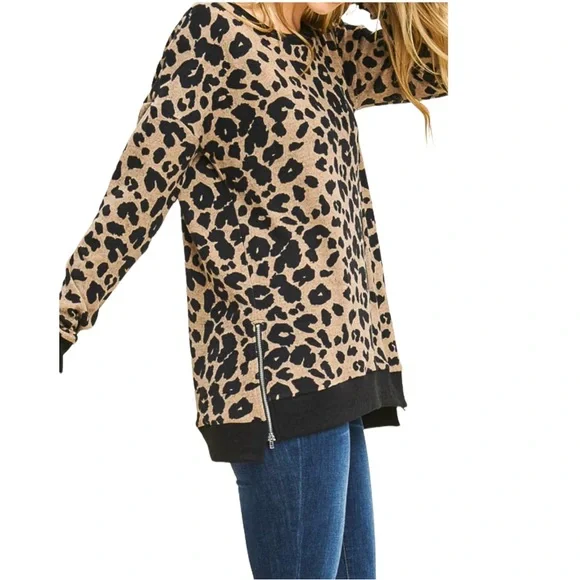 Staccato Leopard Print Side Zipper Sweater Size Medium - Picture 3 of 11